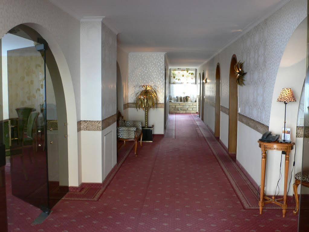 Hotel-Restaurant Arneggers Adler Tiefenbronn エクステリア 写真