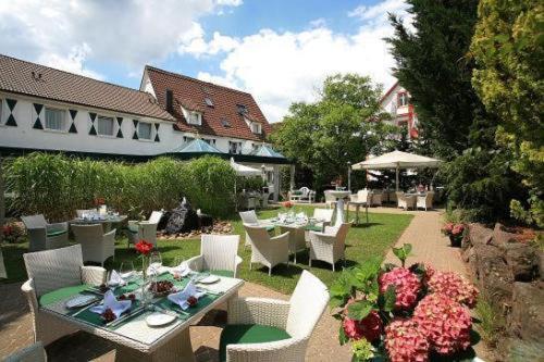 Hotel-Restaurant Arneggers Adler Tiefenbronn エクステリア 写真