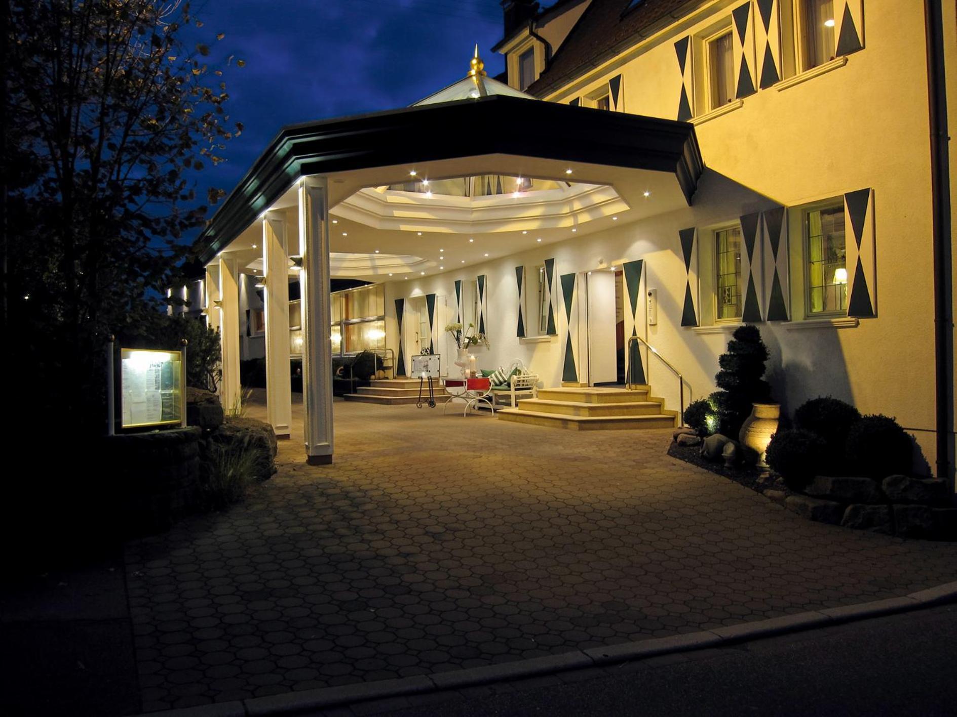 Hotel-Restaurant Arneggers Adler Tiefenbronn エクステリア 写真