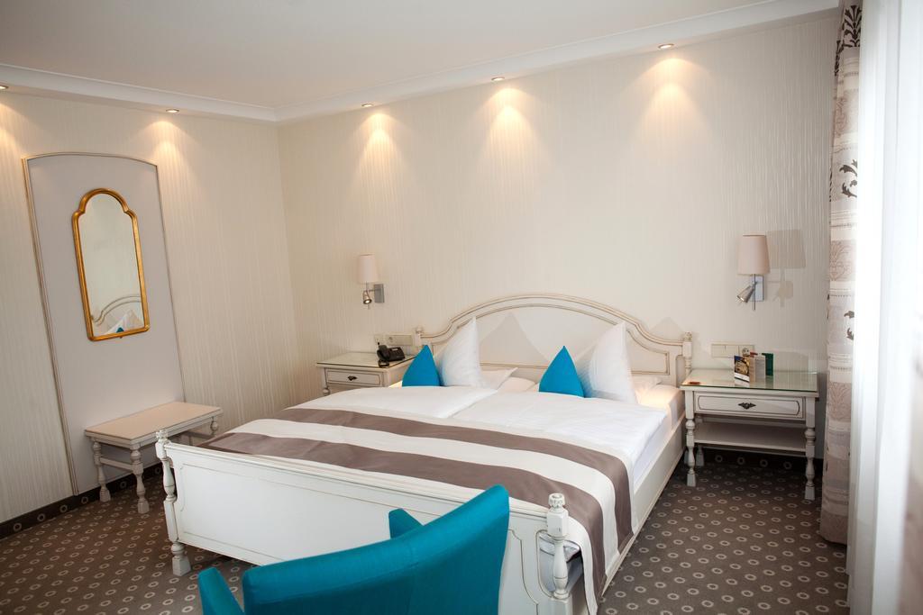 Hotel-Restaurant Arneggers Adler Tiefenbronn エクステリア 写真