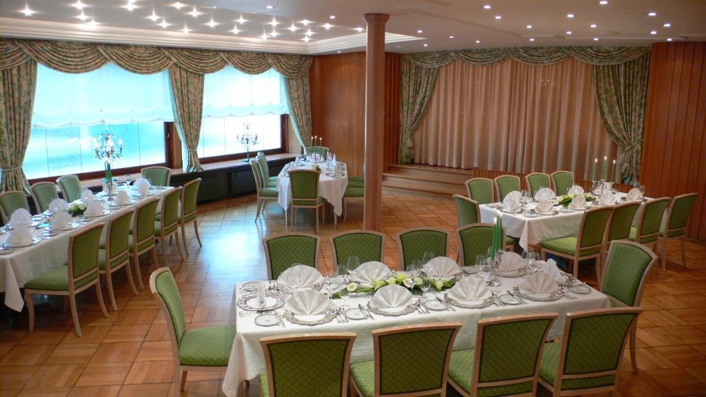 Hotel-Restaurant Arneggers Adler Tiefenbronn エクステリア 写真