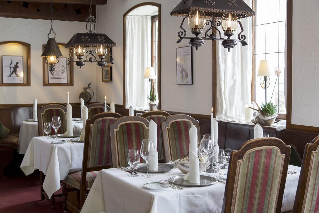 Hotel-Restaurant Arneggers Adler Tiefenbronn エクステリア 写真