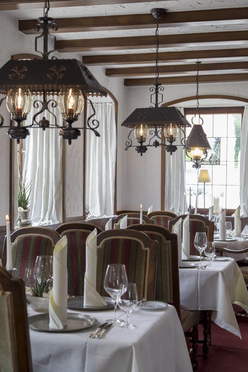Hotel-Restaurant Arneggers Adler Tiefenbronn エクステリア 写真